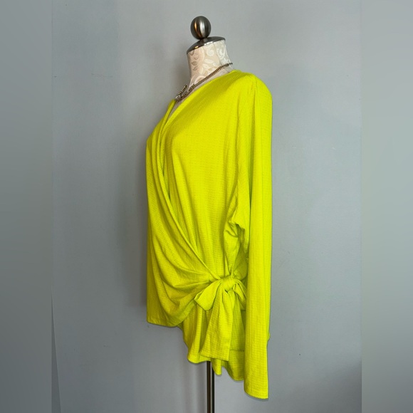 Lane Bryant Lime Green Top Size 22/24 - Picture 2 of 5